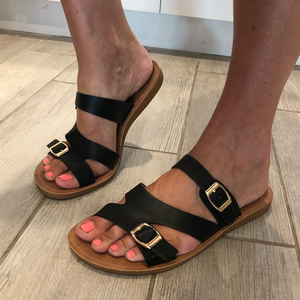 NEW Forever “Theresa” Black Buckled Slip-on Sandal